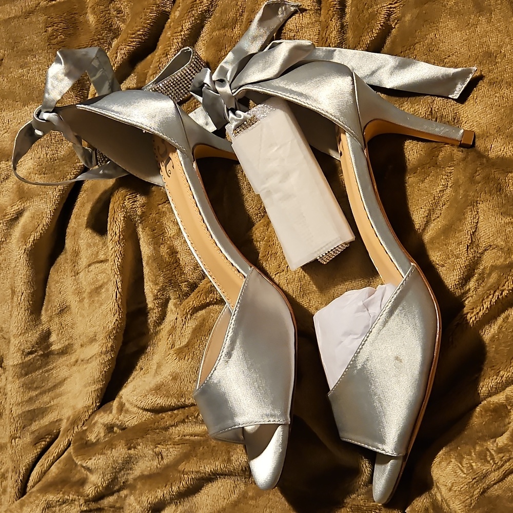 Beautiful satin ankle laced open toe